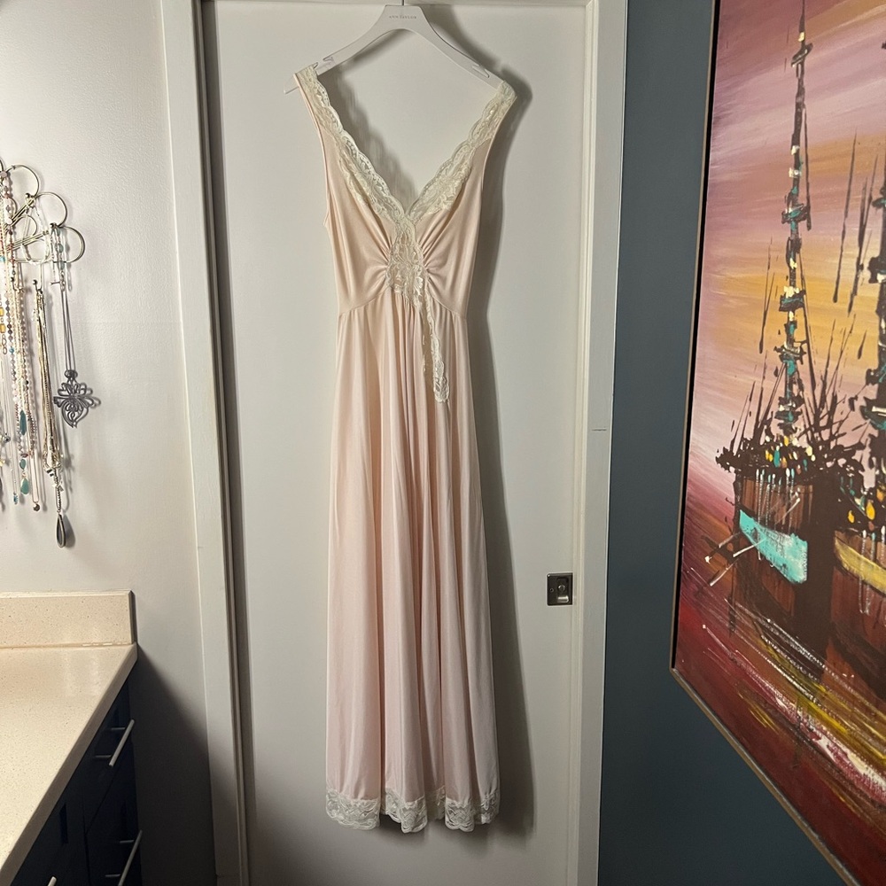 Olga Designer Collection Peach Pink Full Sweep Vintage Nightgown